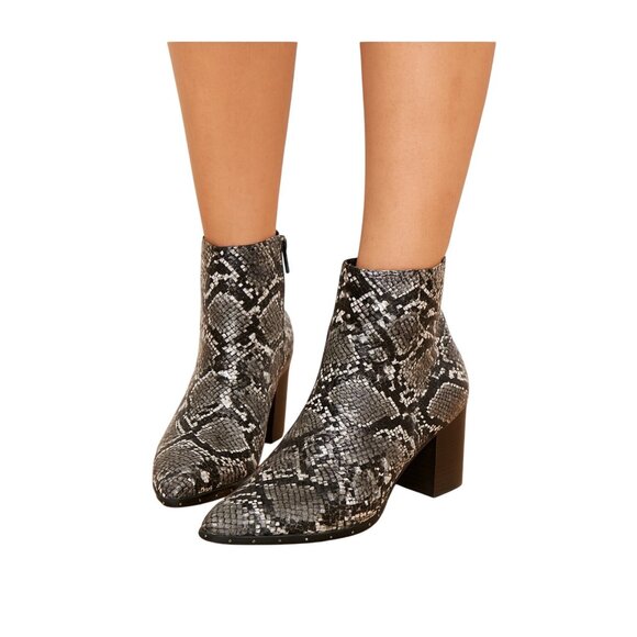 Bar III Size 8.5 Snake Skin Print Synthetic Pull On Black White Ankle Boots - Picture 1 of 15